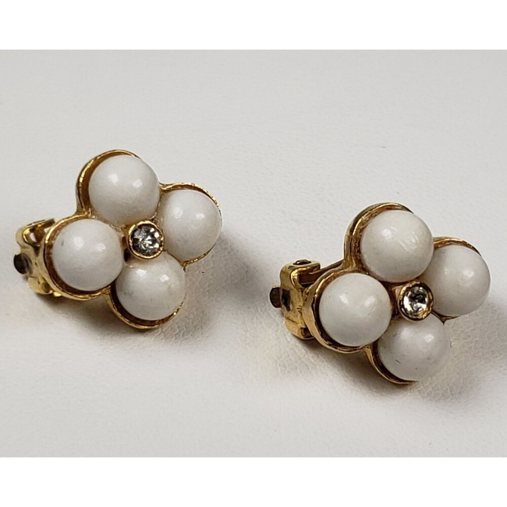 Vintage 1960s Signed YOSCA Gold Tone Crystal & White Cabochon Clip On Earrings - Picture 7 of 11